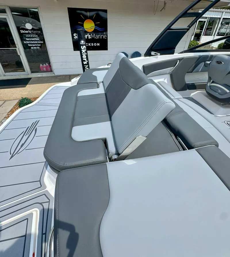 Slide: The Image of Chaparral 21 SSi 2026 boat with gray upholstery outdoors. - 18