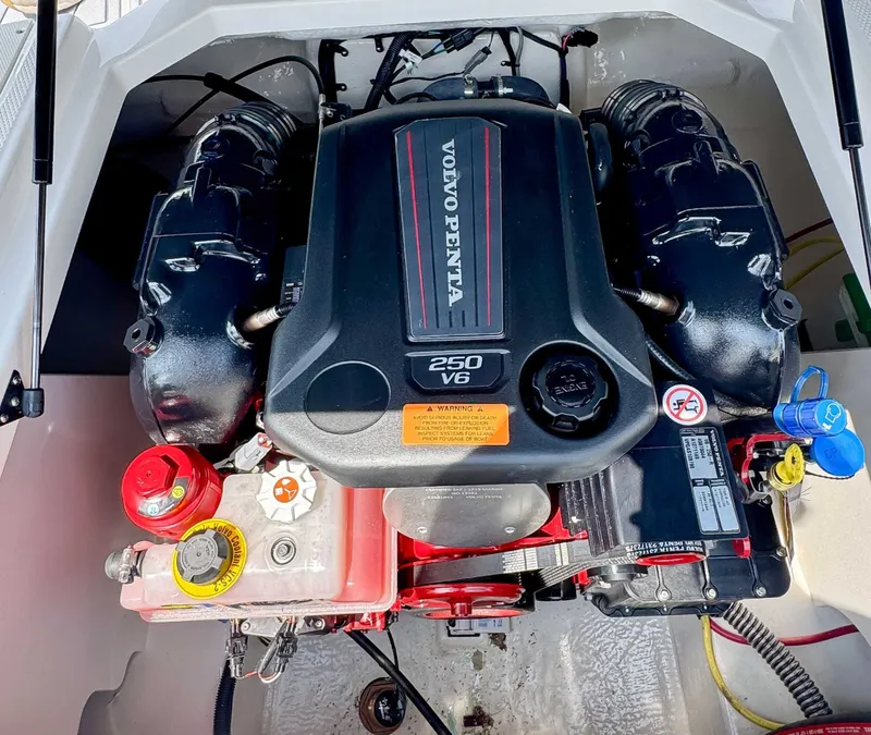 Slide: The Image of Volvo Penta 250 V6 engine in Chaparral 21 SSi 2026 boat. - 20