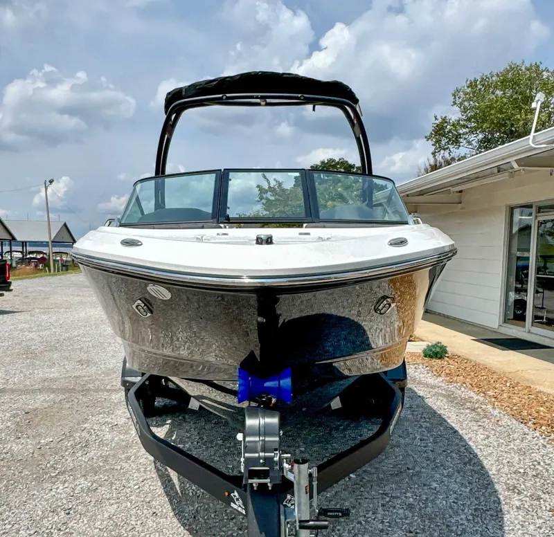 Slide: The Image of 2026 Chaparral 21 SSi boat on trailer, front view. - 4