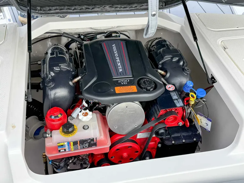 Slide: The Image of Volvo Penta engine in Chaparral 21 SSi 2026 boat. - 19