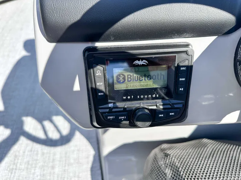 Slide: The Image of Bluetooth display on Harris Cruiser 230 SLDH 2026 boat. - 19