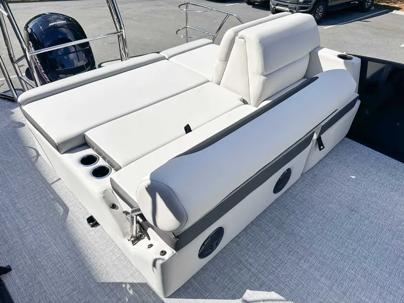 Slide: The Image of 2026 Harris Cruiser 230 SLDH with luxurious seating area. - 22