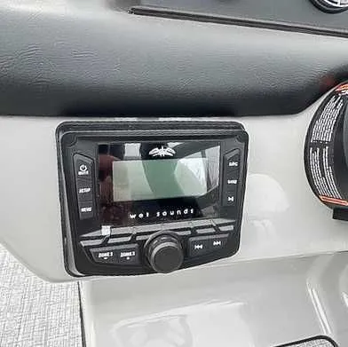 Slide: The Image of Harris Cruiser 230 SLDH 2026 console with Wet Sounds system. - 12