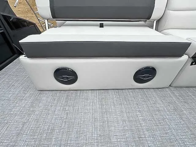 Slide: The Image of Harris Cruiser 230 SLDH 2026 seat with built-in speakers. - 14