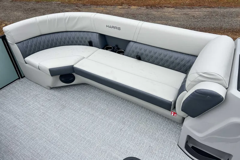 Slide: The Image of Luxurious seating on Harris Cruiser 230 SLDH 2026. - 14