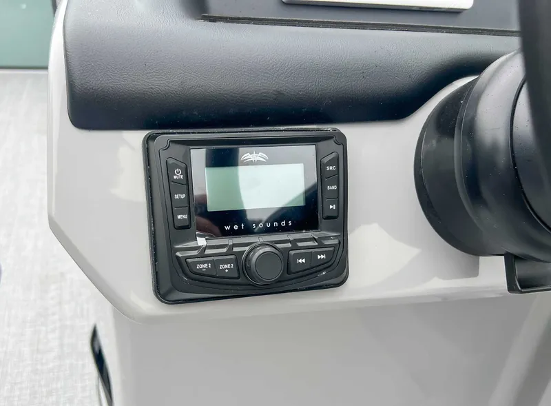 Slide: The Image of Wet Sounds control on Harris Cruiser 230 SLDH 2026. - 20