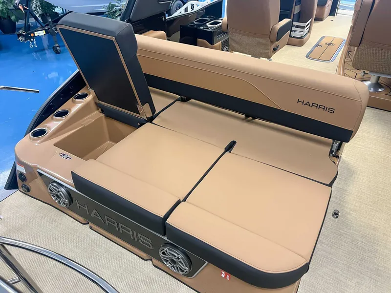 Slide: The Image of Harris Grand Mariner 230 SLDH 2026, luxurious brown boat seating. - 21