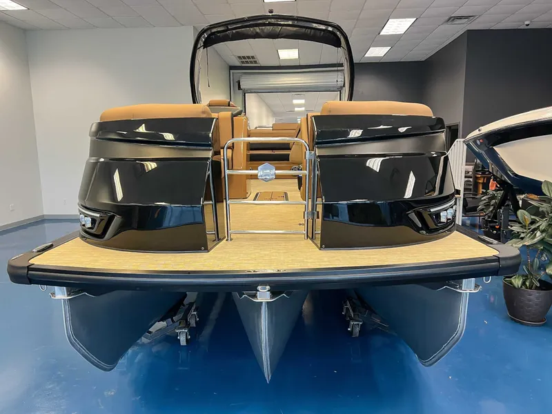 Slide: The Image of 2026 Harris Grand Mariner 230 SLDH pontoon boat in showroom. - 4