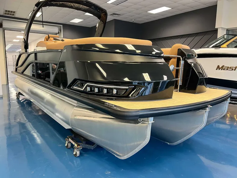 Slide: The Image of 2026 Harris Grand Mariner 230 SLDH pontoon boat in showroom. - 5
