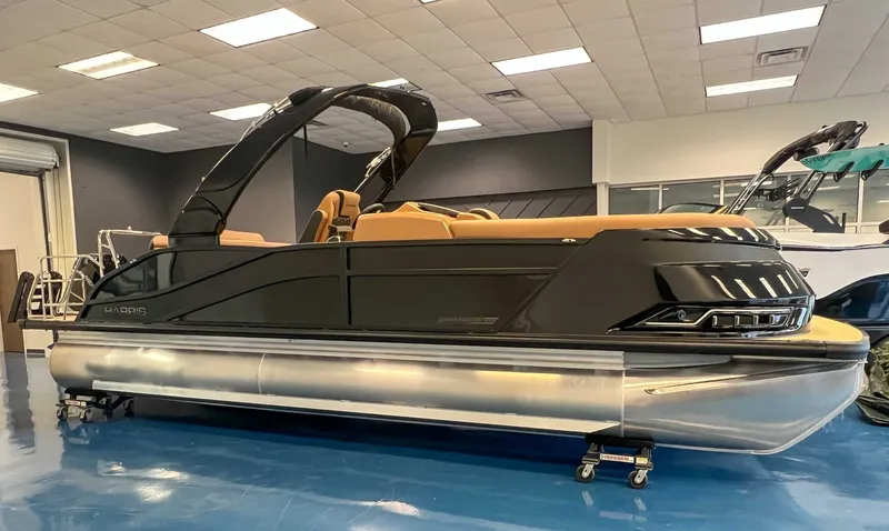 Slide: The Image of Harris Grand Mariner 230 SLDH 2026 in showroom. - 6