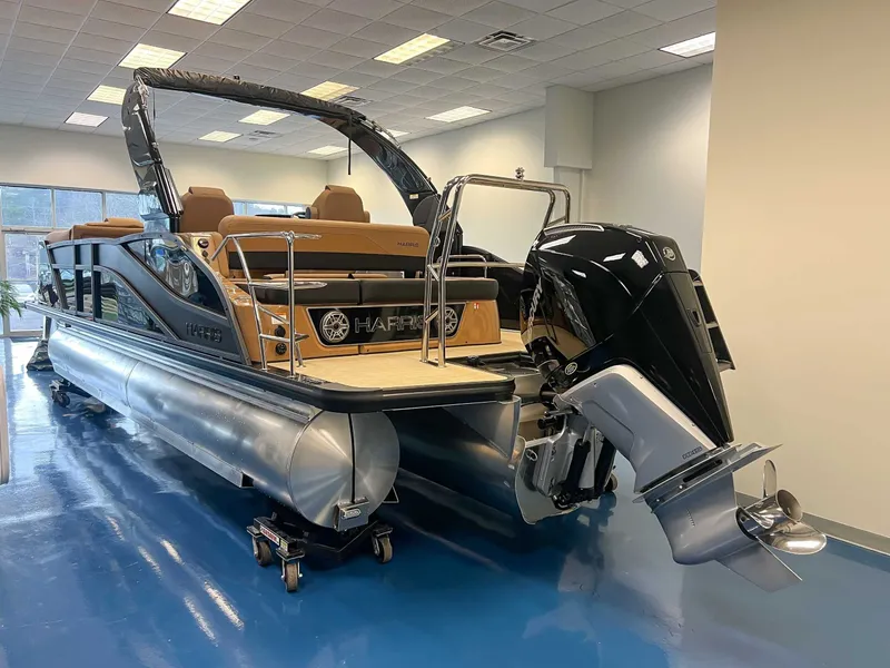 Slide: The Image of Harris Grand Mariner 230 SLDH 2026 in showroom. - 9