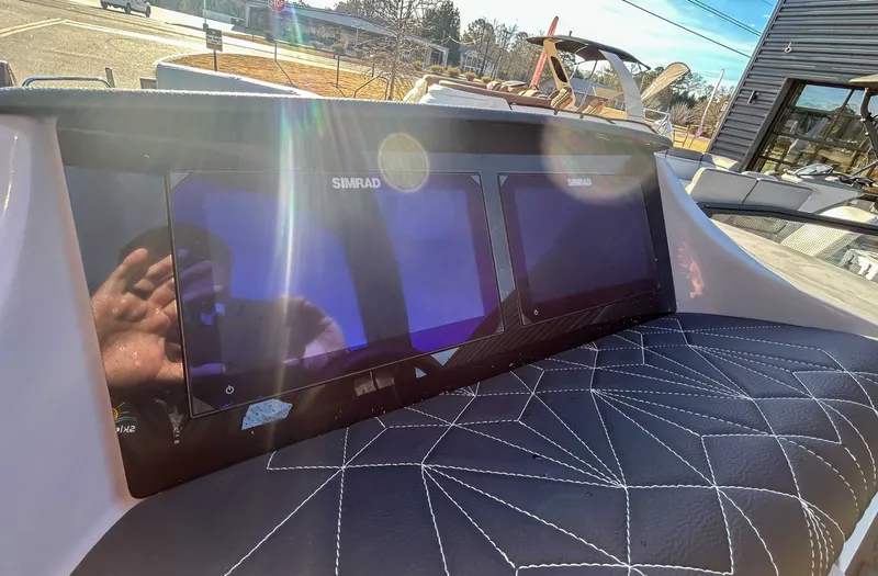 Slide: The Image of Simrad displays on Harris Grand Mariner 230 SLDH 2026 boat. - 18