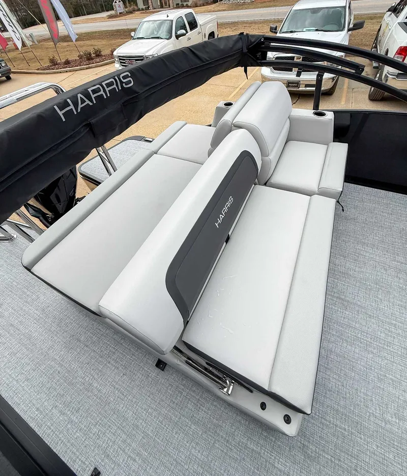 Slide: The Image of Harris Cruiser 250 SLDH 2026 with luxurious seating. - 17