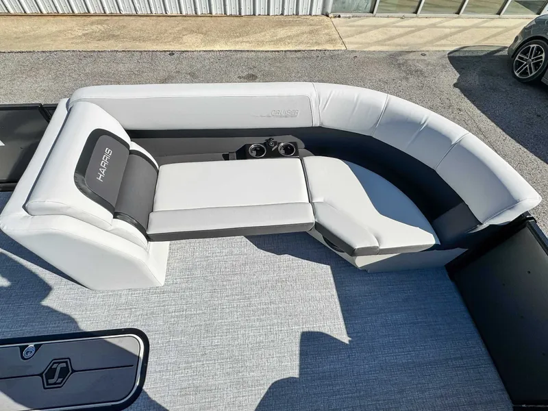Slide: The Image of Harris Cruiser 230 SLDH 2026, luxurious boat seating in light design. - 12
