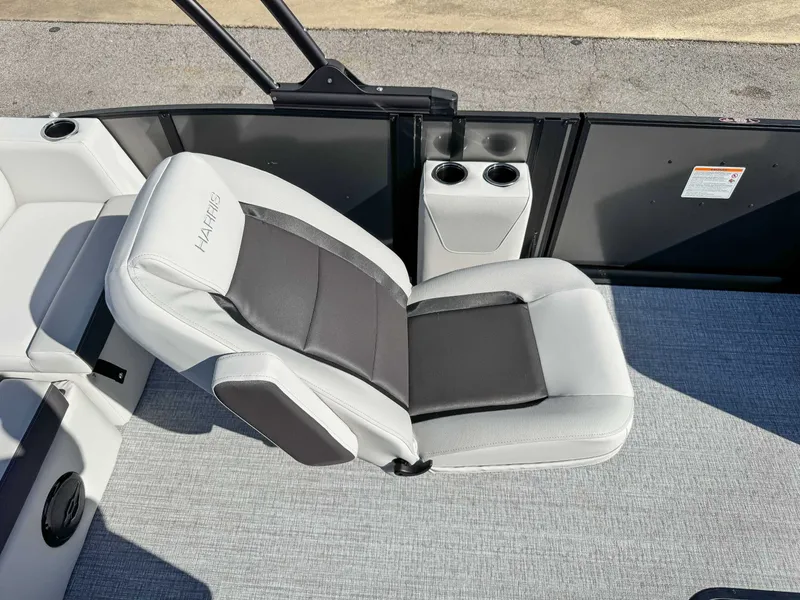 Slide: The Image of Harris Cruiser 230 SLDH 2026 seat with cup holders. - 15