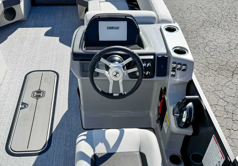 Slide: The Image of Harris Cruiser 230 SLDH 2026 helm with Simrad display. - 17