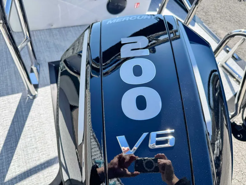 Slide: The Image of Mercury 200 V6 outboard motor on Harris Cruiser 230 SLDH, year 2026. - 21