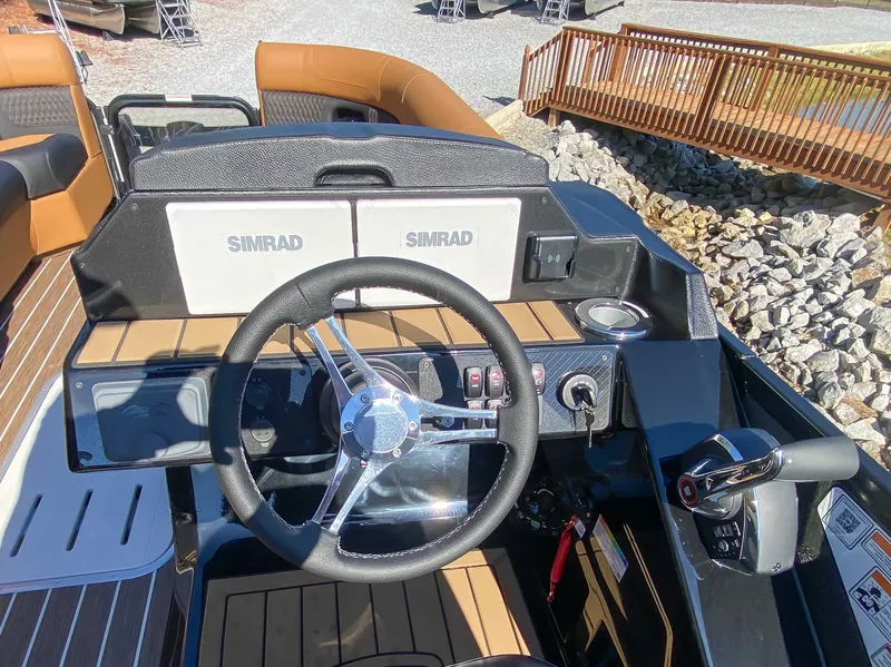 Slide: The Image of Helm of Premier Solaris 250 RF boat, model year 2026. - 16