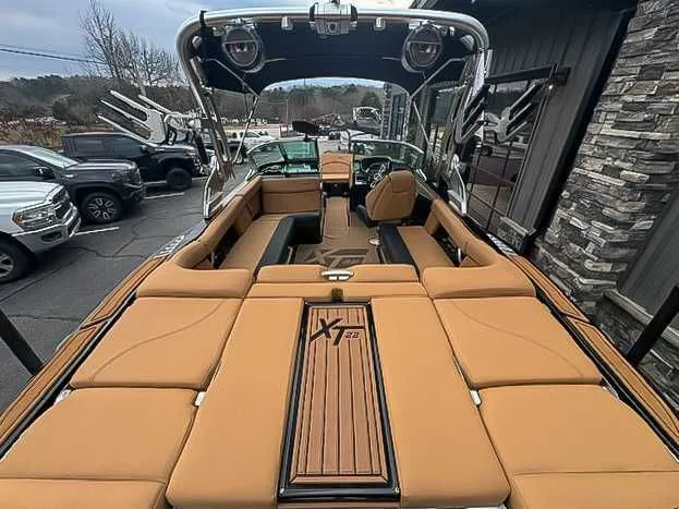 Slide: The Image of 2018 MasterCraft XT22 boat with luxurious interior and stylish design. - 10