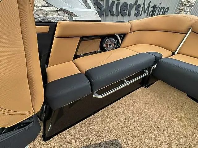 Slide: The Image of Interior of a 2018 MasterCraft XT22 with brown and black seating. - 17