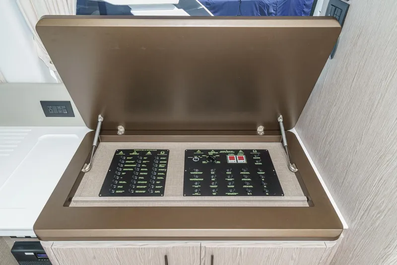 Slide: The Image of Azimut Fly 53 2024 - 66