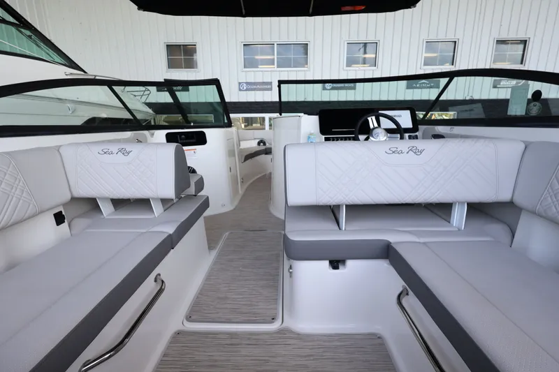 Slide: The Image of Sea Ray SDX 250 Outboard 2026 - 14