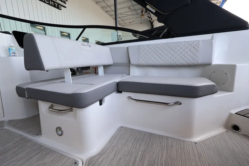Slide: The Image of Sea Ray SDX 250 Outboard 2026 - 15
