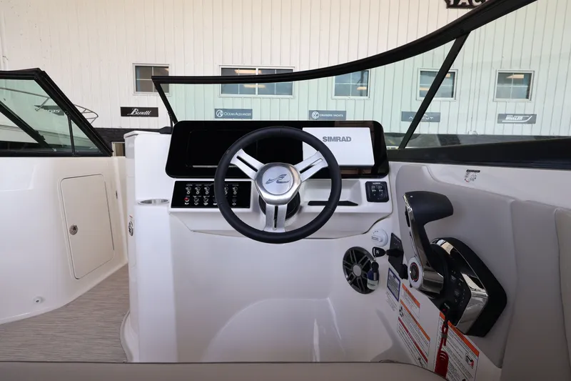 Slide: The Image of Sea Ray SDX 250 Outboard 2026 - 20
