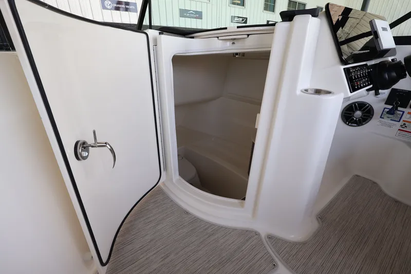 Slide: The Image of Sea Ray SDX 250 Outboard 2026 - 24