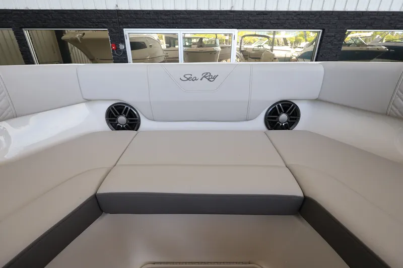 Slide: The Image of Sea Ray SDX 250 Outboard 2026 - 31