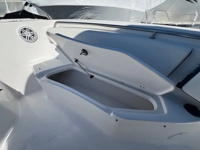 Slide: The Image of Tidewater 220 LXF 2022 - 11