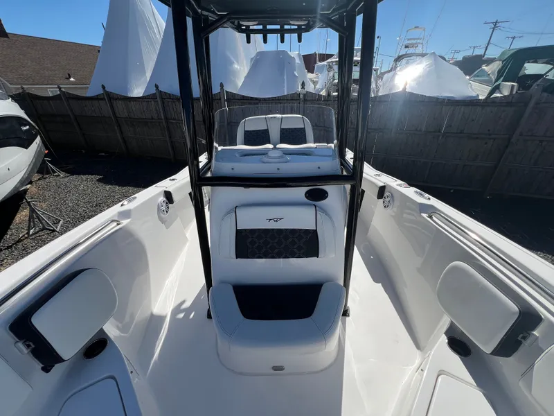 Slide: The Image of Tidewater 220 LXF 2022 - 12