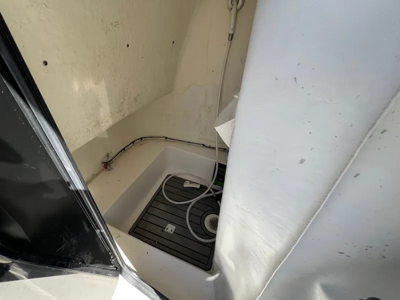 Slide: The Image of Tidewater 220 LXF 2022 - 34