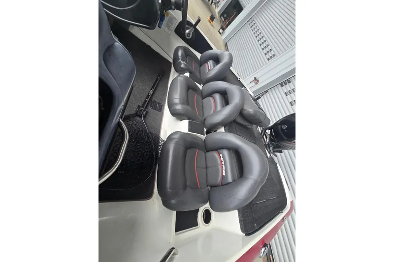 Slide: The Image of Interior of a 2014 Nitro Z-7 boat with gray seats. - 6