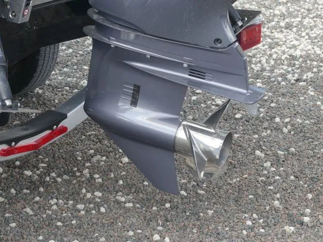 Slide: The Image of Robalo 226 Cayman 2026 - 10