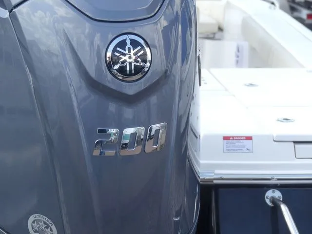 Slide: The Image of Robalo 226 Cayman 2026 - 11