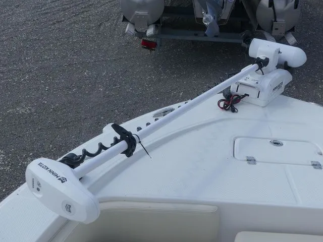 Slide: The Image of Robalo 226 Cayman 2026 - 13