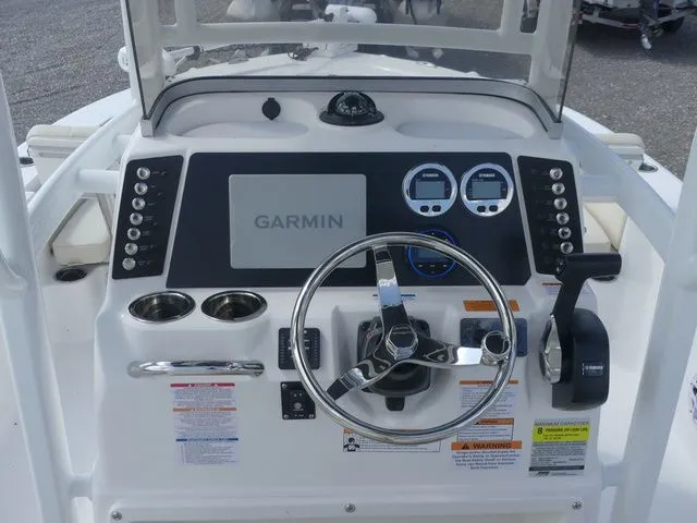 Slide: The Image of Robalo 226 Cayman 2026 - 19