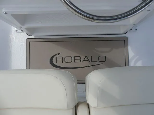 Slide: The Image of Robalo 226 Cayman 2026 - 20