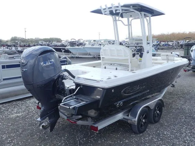 Slide: The Image of Robalo 226 Cayman 2026 - 4