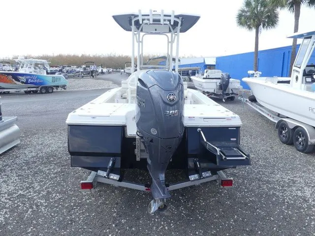 Slide: The Image of Robalo 226 Cayman 2026 - 5