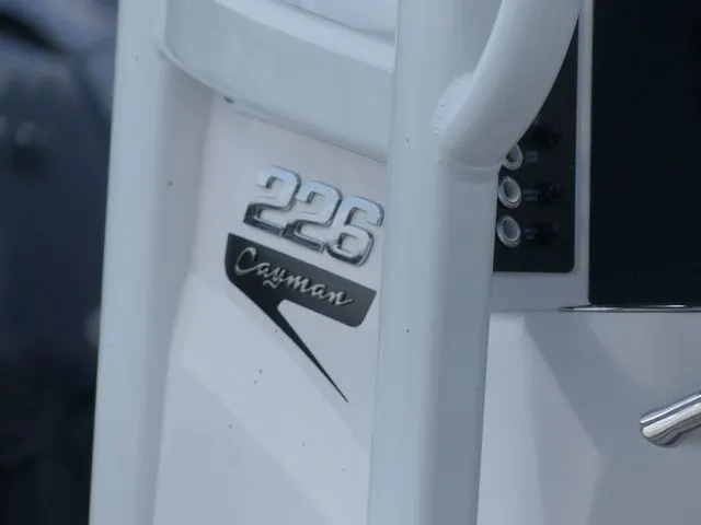Slide: The Image of Robalo 226 Cayman 2026 - 8