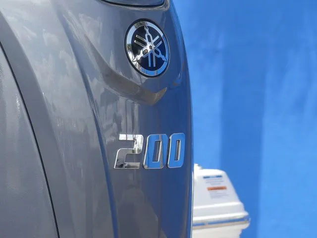 Slide: The Image of Robalo 226 Cayman 2026 - 10