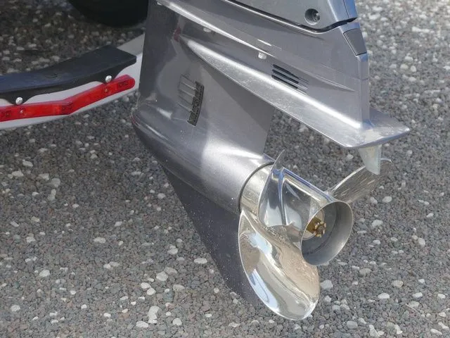 Slide: The Image of Robalo 226 Cayman 2026 - 11