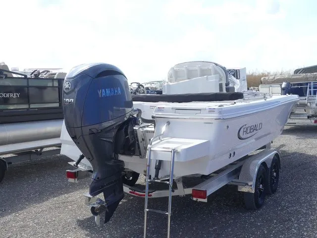 Slide: The Image of Robalo 226 Cayman 2026 - 4