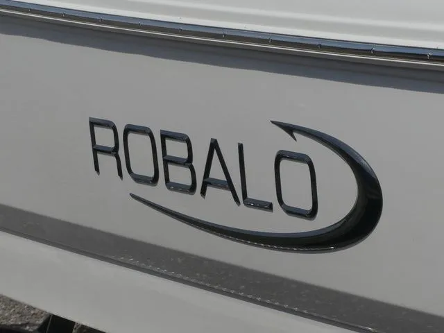 Slide: The Image of Robalo 226 Cayman 2026 - 7