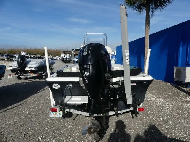 Slide: The Image of Mako 19 CPX 2015 - 5