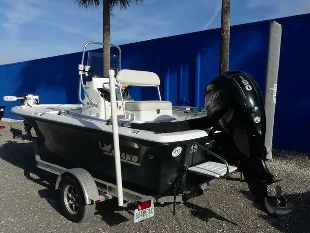 Slide: The Image of Mako 19 CPX 2015 - 6