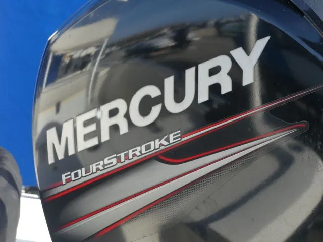 Slide: The Image of Mako 19 CPX 2015 - 9