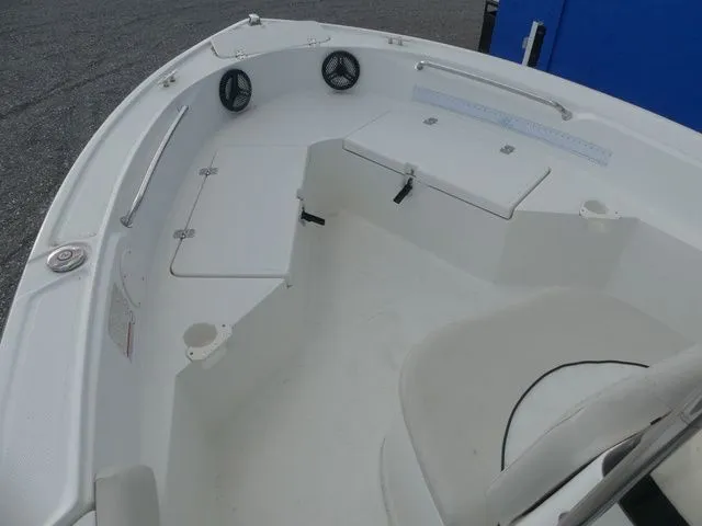 Slide: The Image of Mako 184 Center Console 2016 - 12